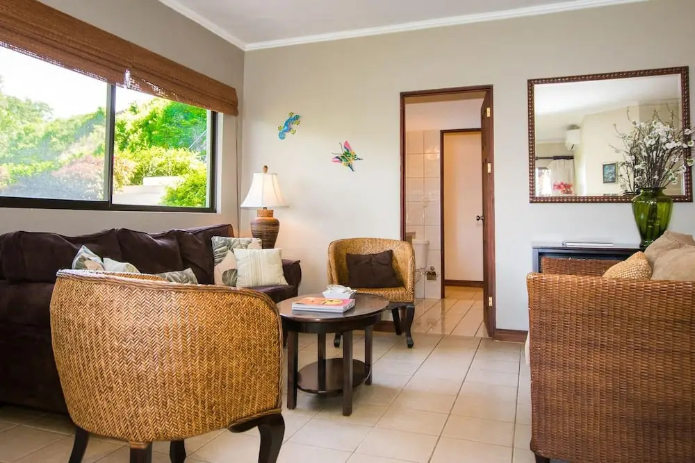 Beautiful Condo in Peaceful Cliffside Location with a Private Balcony & Stunning Ocean and Mountain Views