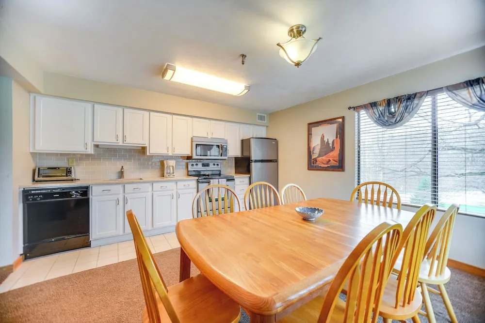 Ski-in/ski-out Seven Springs Mtn Condo w/ Shuttle
