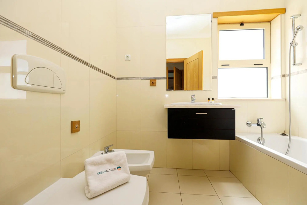 C07 - 3 Bed Penthouse in Lagos