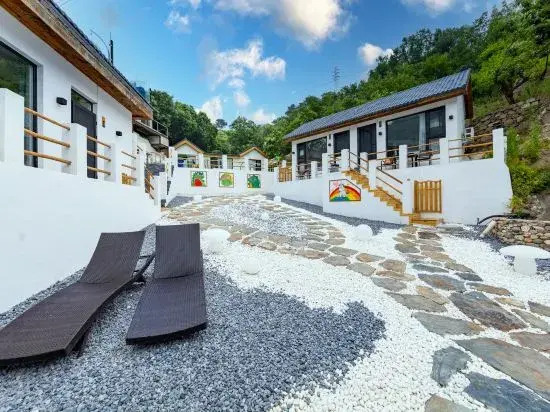 Shiyue Shanman Garden Hot Spring Resort Hotel