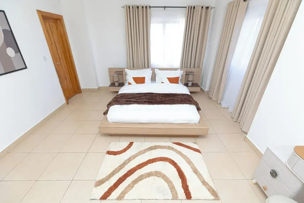 Polo Heights -Sky Suites