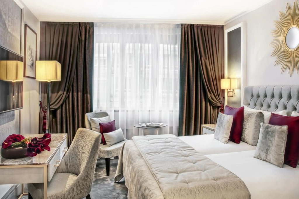 Royal Manotel