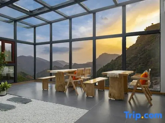 Mount Wutai Mingyue Shengting B&B