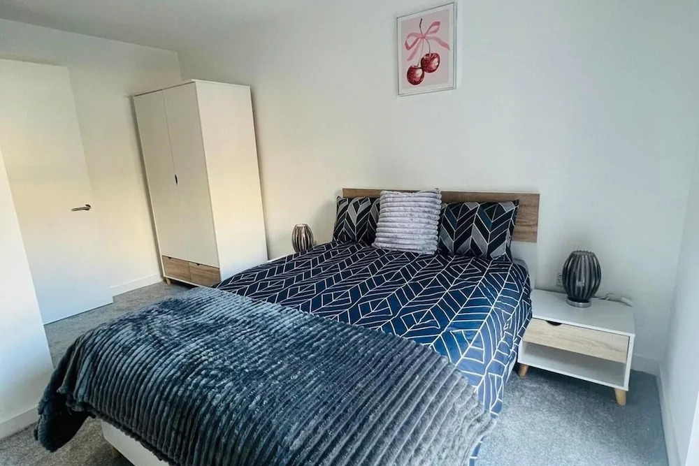 Sleeps 3 - Garden and Parking - Near Old Trafford