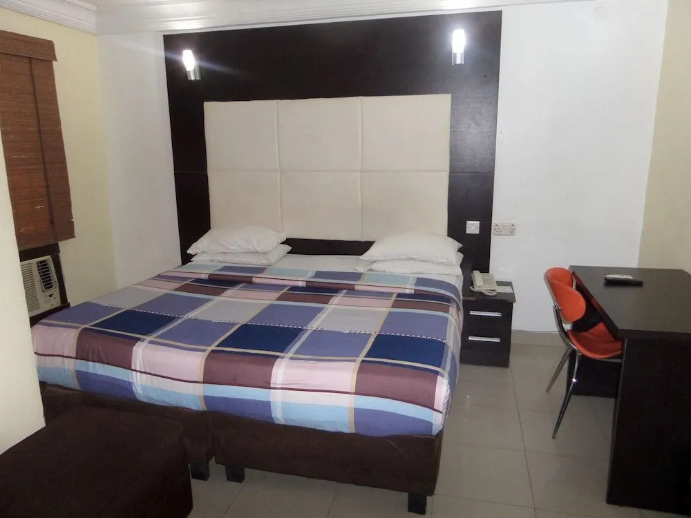 Alluring View Hotel - Toyin Sreet