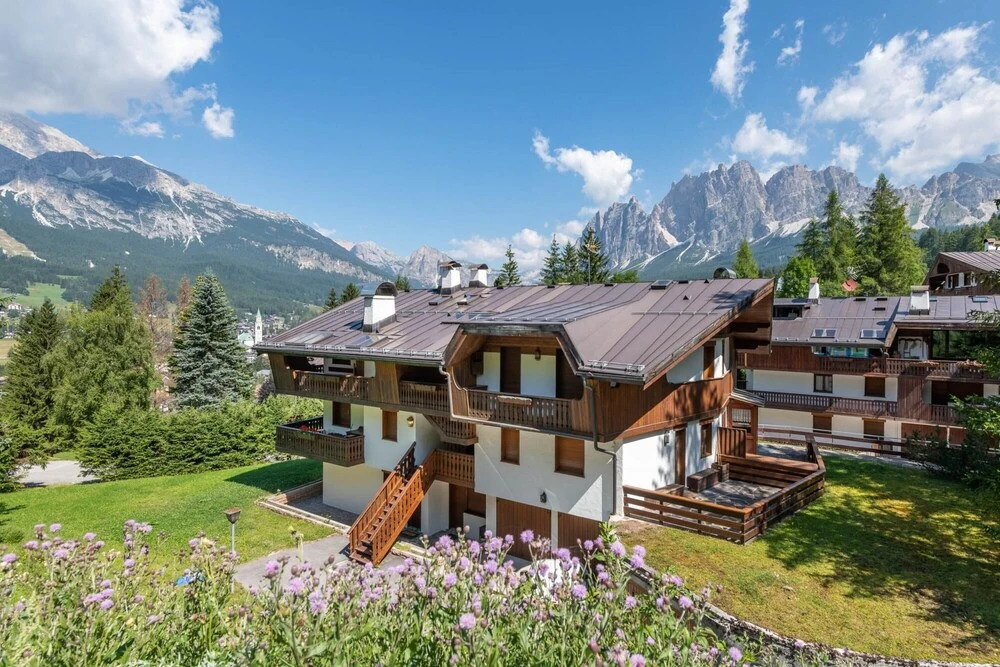 Cozy 3 Bedroom Flat in Cortina - With car Park