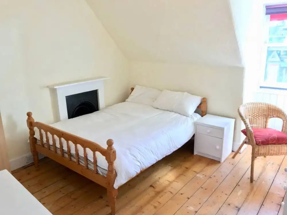 Fabulous 6 Bedroom Edinburgh Apartment