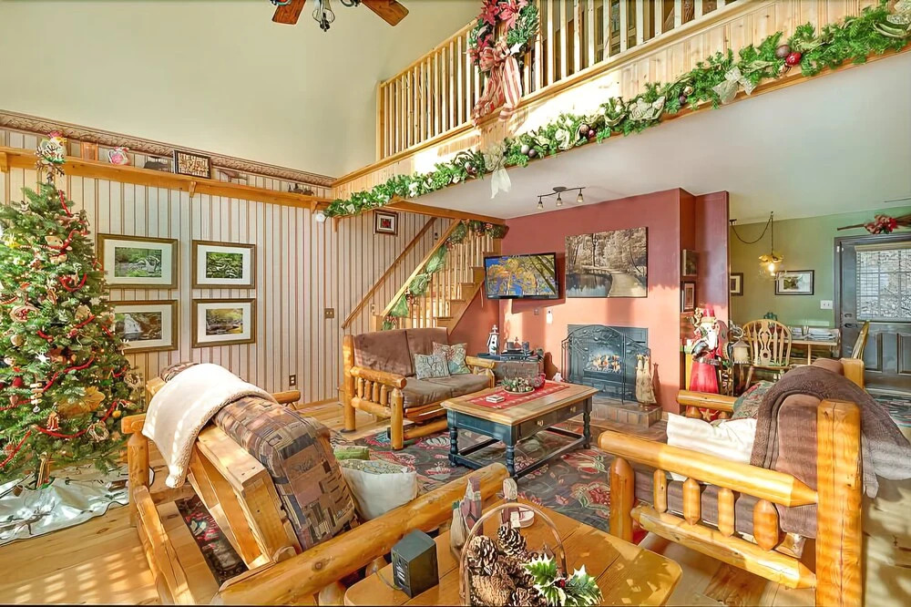 Bear Ridge 3 Bedroom Home with Hot Tub