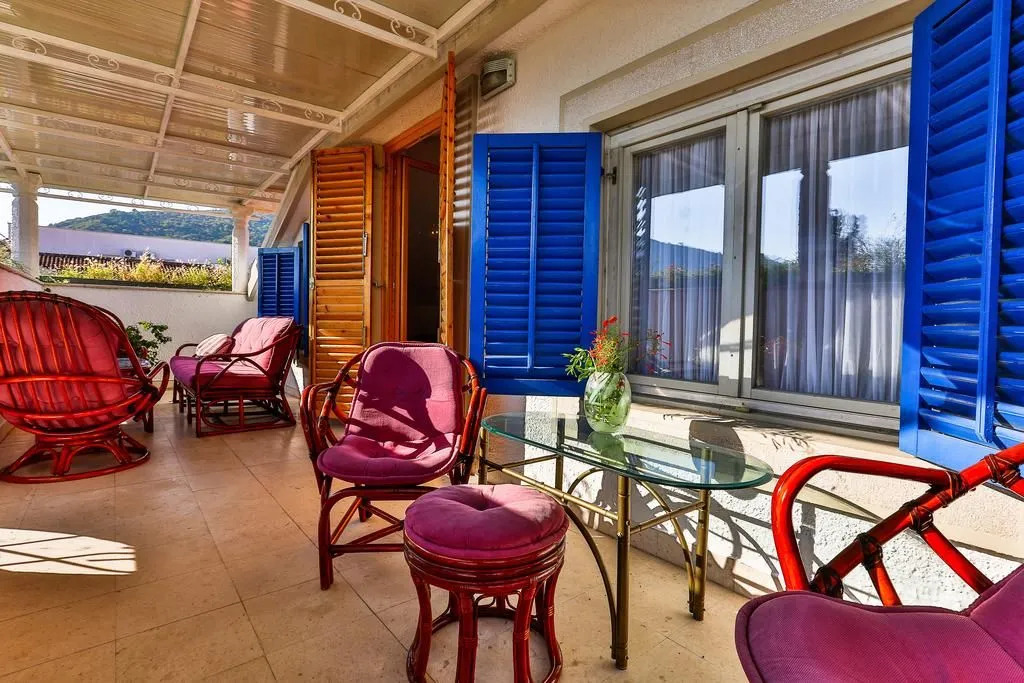 Villa Velzon Guesthouse