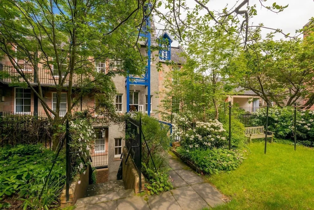Cute 2 Bedroom Apt With View Of The Castle