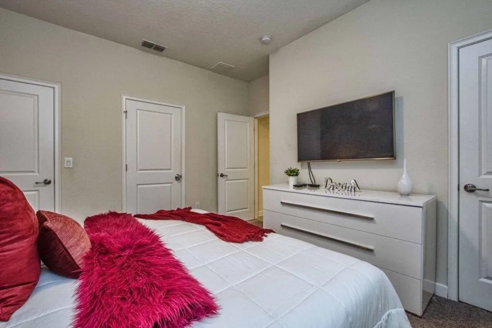 Modern Decor, Waterview W/splashpool, Bbq-1636str 4 Bedroom Townhouse by RedAwning