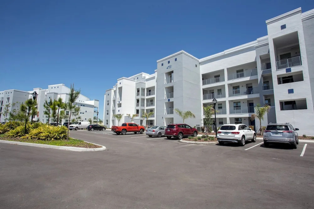 Gorgeous Two Bedroom Apt Close to Disney 306 4721 Storey Lake Resort