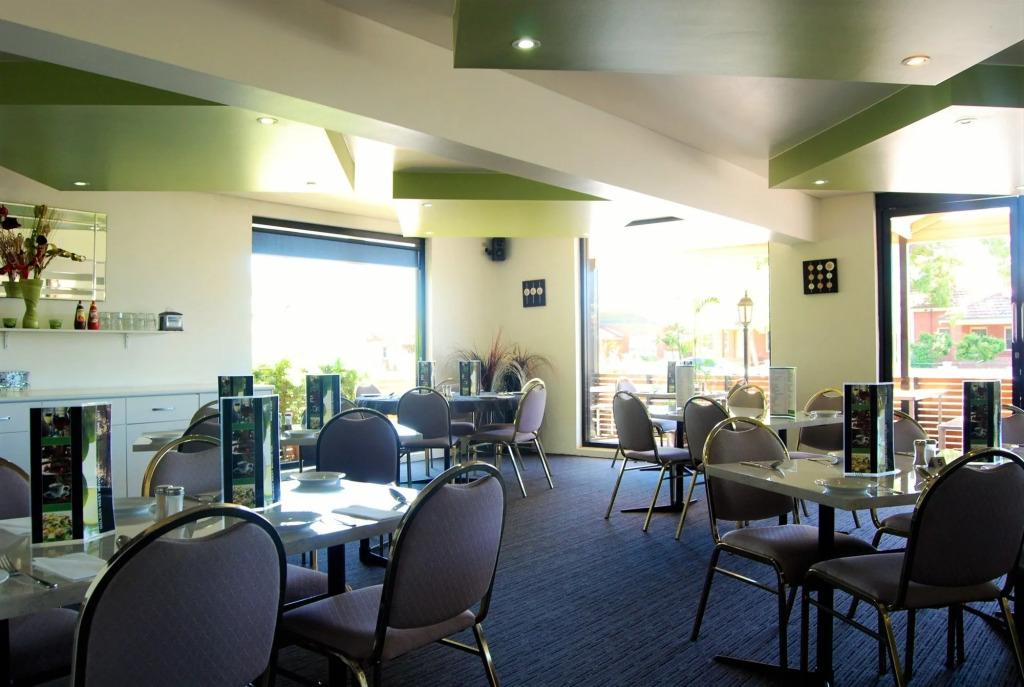 Golden West Motor Inn