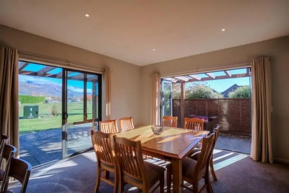 Heritage Villa 10 - Wanaka Holiday Home