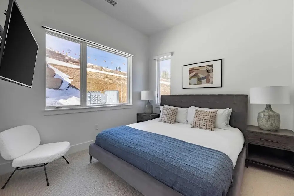 Silverado by Avantstay Snowboarder's & Skiers Paradise w/ Hot Tub, Views & Easy Slope Access!