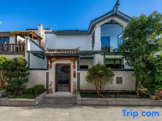 Three Sisters Wenquan Homestay