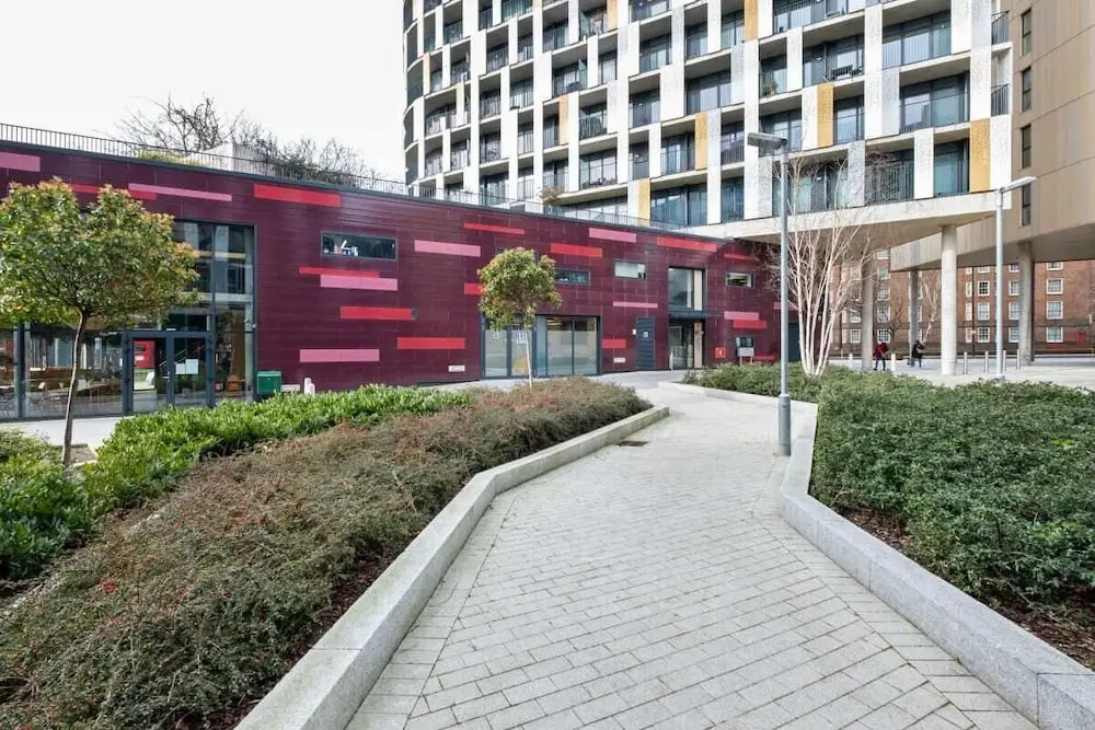 Chic & Contemporary Studio Apartment With Balcony in East London