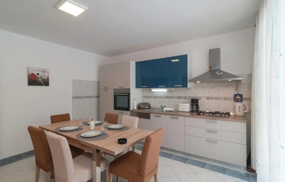 Awesome Home in Kastel Stari With Wifi and 3 Bedrooms