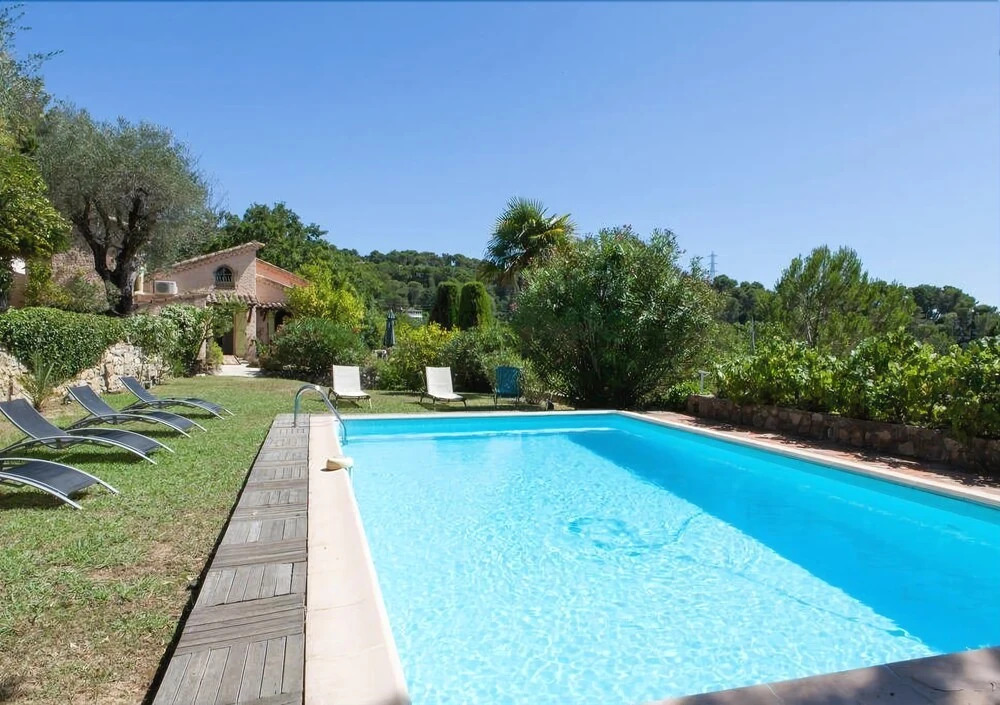 Villa la Mauvaise Herbe piscine jardin