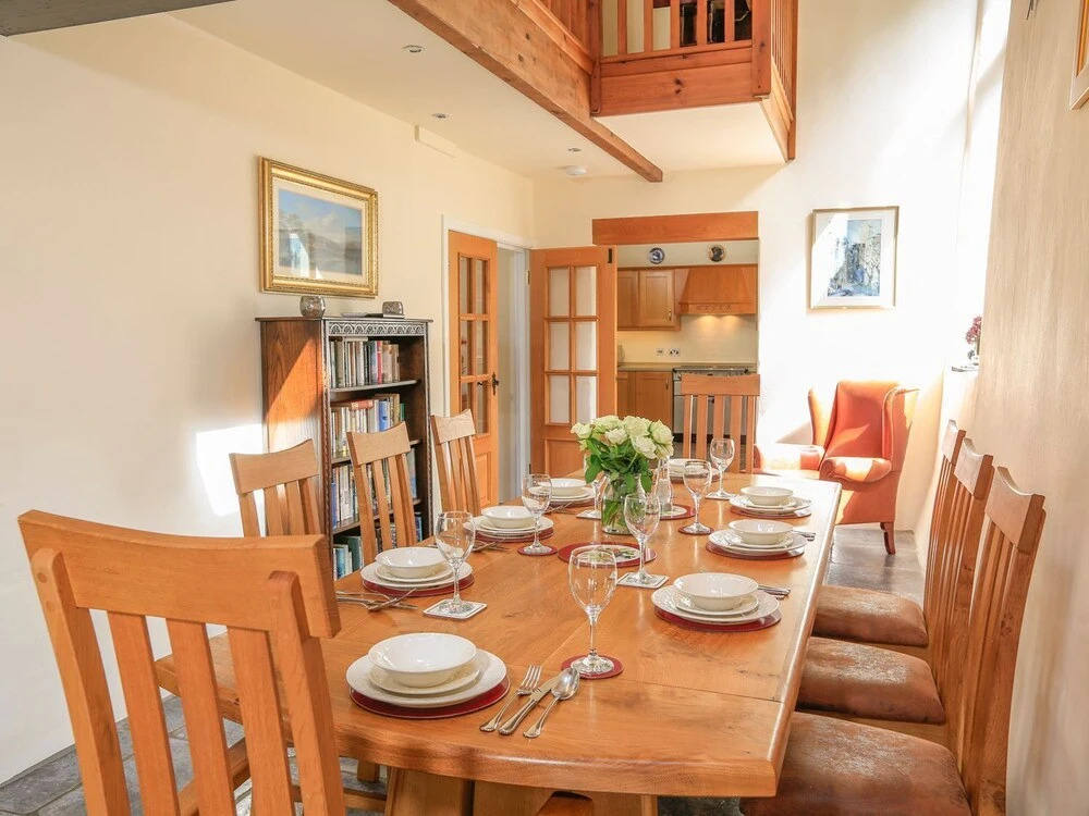 Easton Court - Large Character Barn Near Salcombe