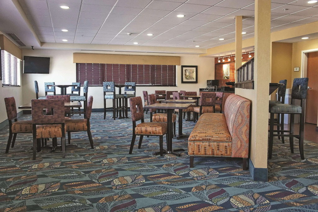 La Quinta by Wyndham Edmond