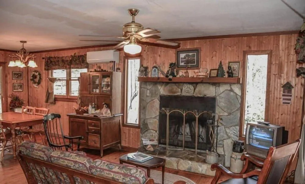 Kingdom Cabin 1