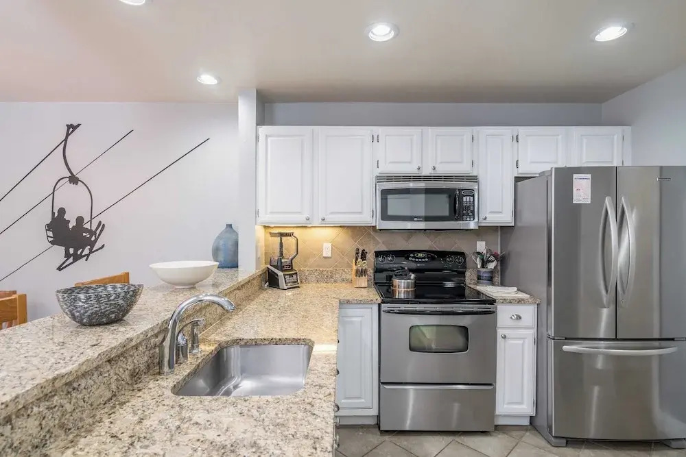 Etta Place Too 107 by Avantstay Close to Town & The Slopes! In Complex w/ Communal Pool & Hot Tub