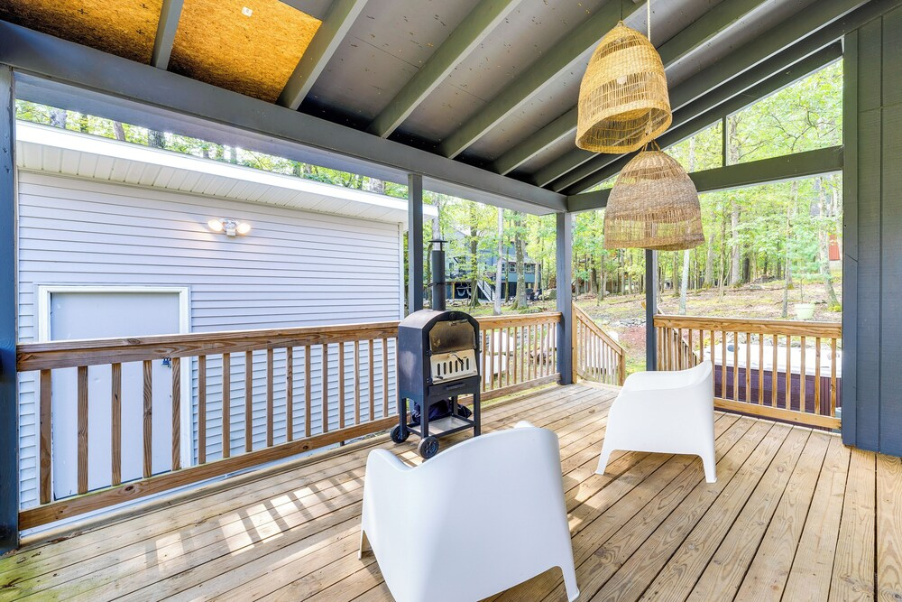 Private Yard, Playset: Family Home in Penn Estates