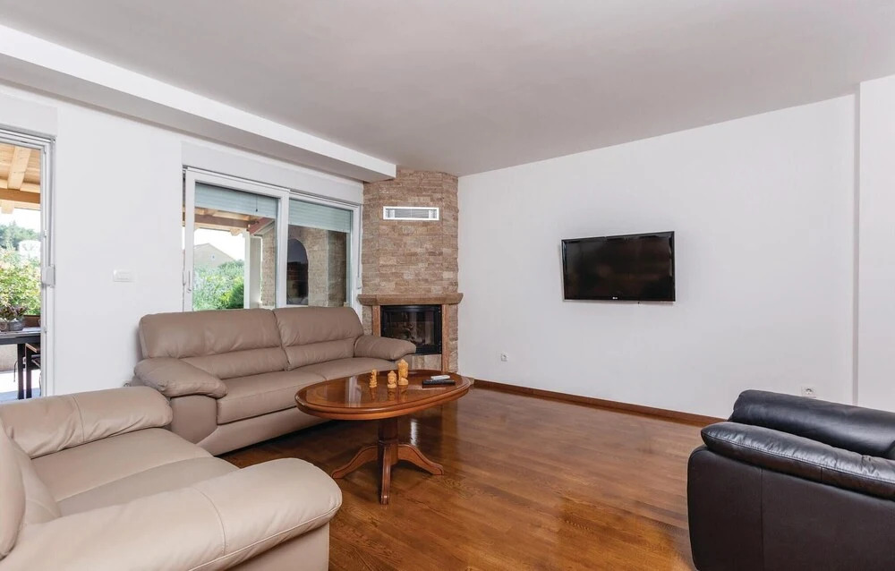 Awesome Home in Podstrana With Wifi and 2 Bedrooms