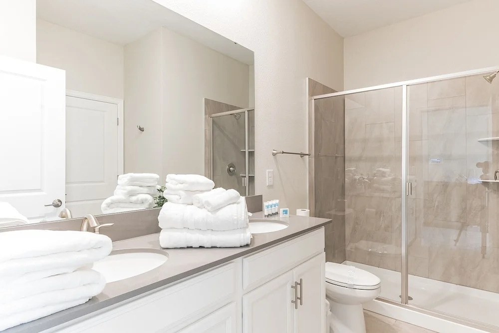 1233chd - The Retreat At Championsgate 9 Bedroom Home by RedAwning