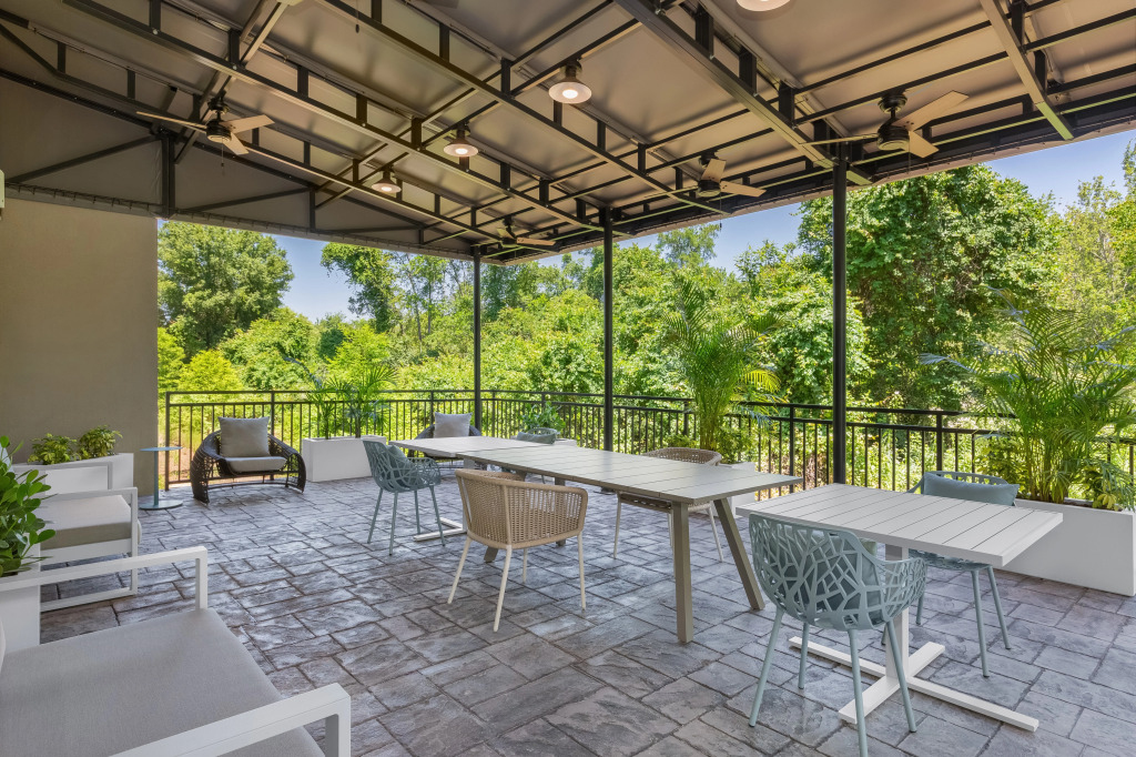 avid hotels - Orlando International Airport by IHG