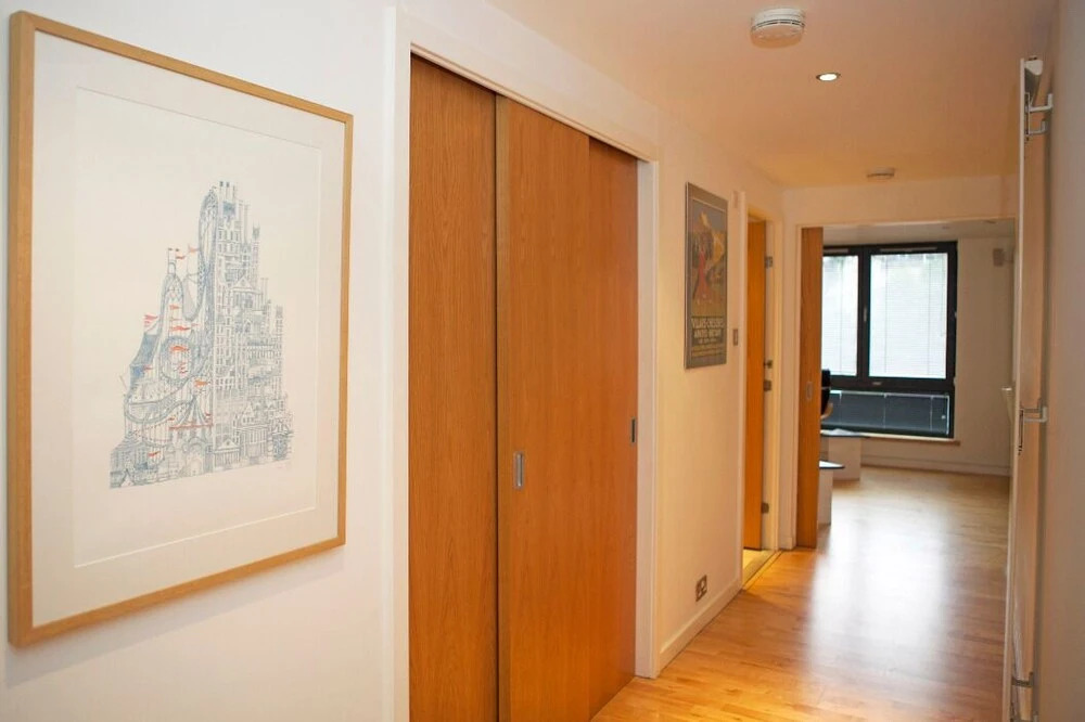 Smart 3 bedroomed flat with parking