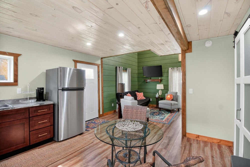 Modern Arts District Loft With Boat Parking 1 Bedroom Cottage