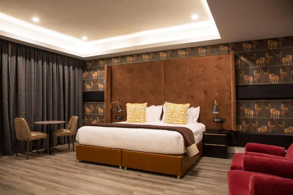 MGB Hotel at 2ten