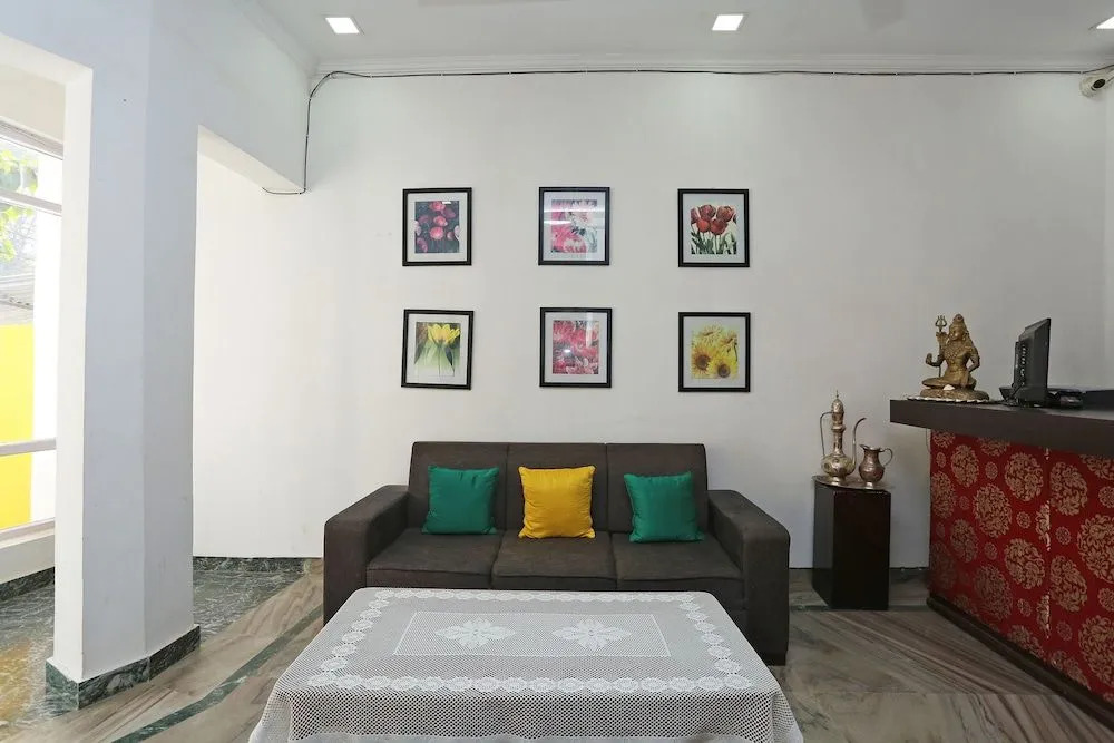 OYO 2877 Hotel Narayana Palace