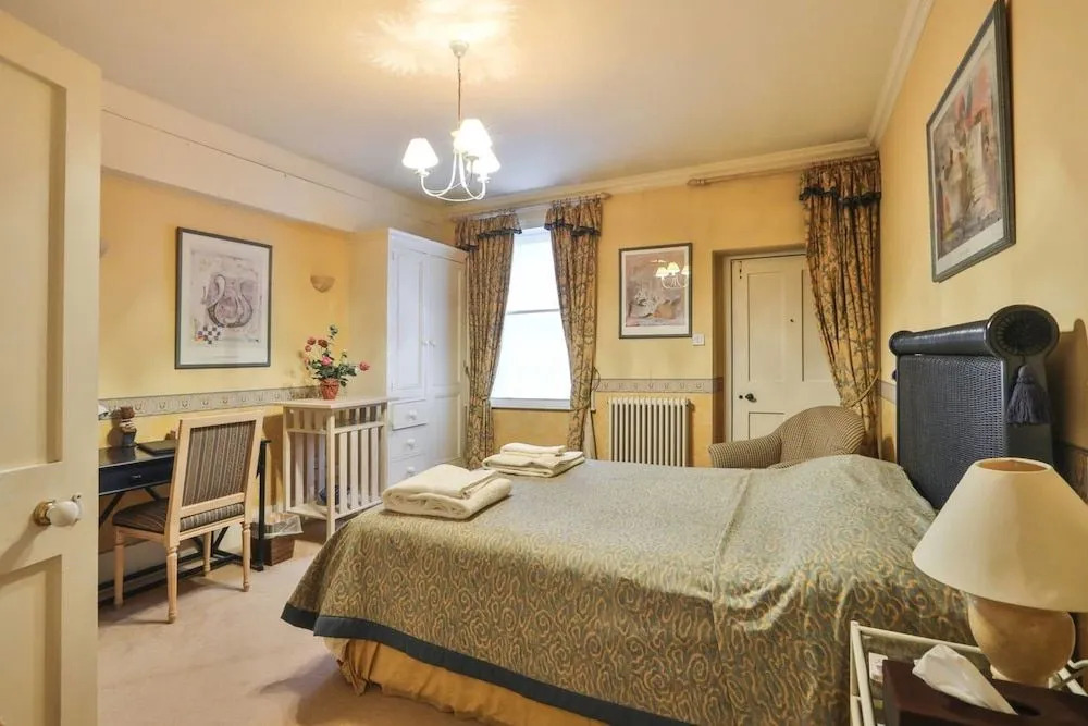 Luxury and Modern Bayswater Apartment