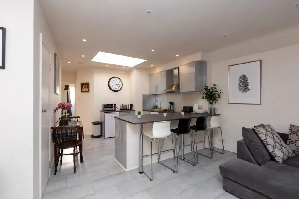 Bright & Contemporary 1bedroom Annexe - Herne Hill!