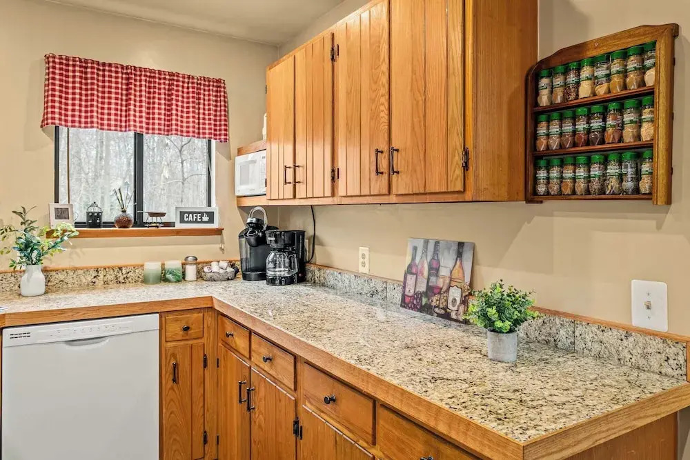 Atlas Point Lodge by Avantstay Hot Tub + Sauna + Kayaks Pet-friendly Cabin Lake Access