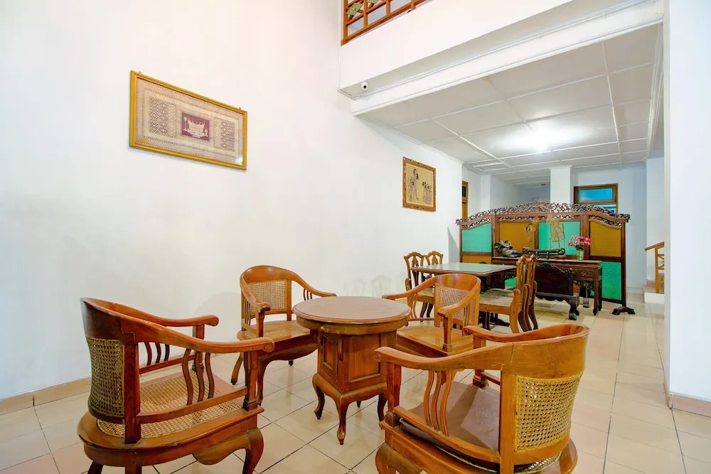 Oyo 1602 Trim Tiga Hotel