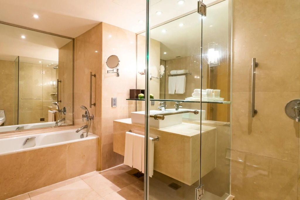 Holiday Inn Bangkok Silom by IHG