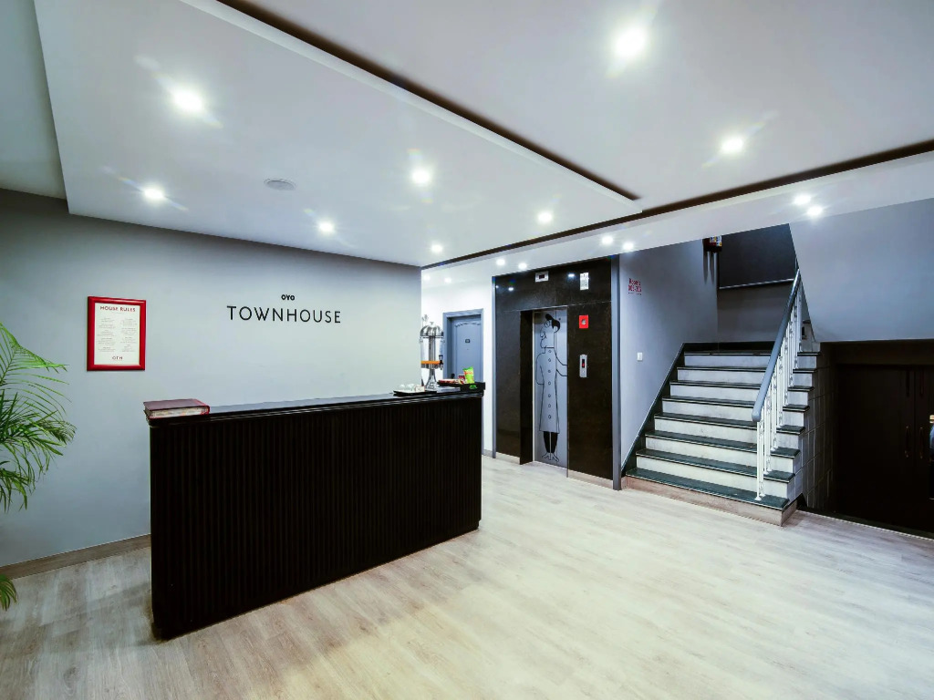 OYO Townhouse 023 CR Park