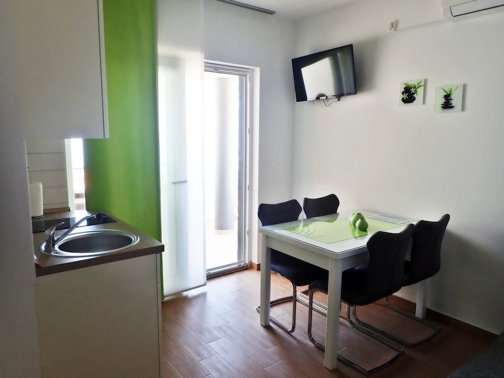 Apartments Jadranka-with the Seaview