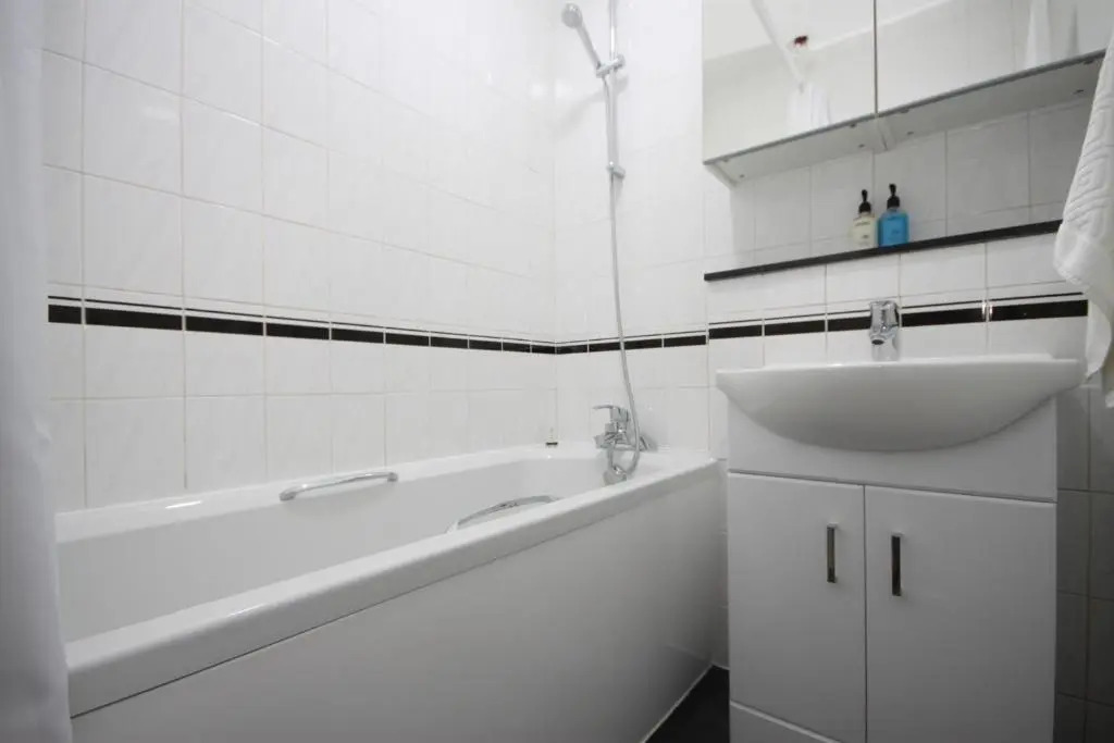 Camden Town Spacious 2 Bedroom Apartment - Sleeps 5 guests!