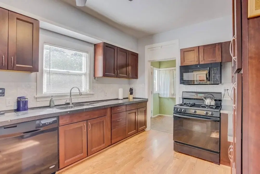 Downtown Practical & Pet-friendly Easy & Sensible