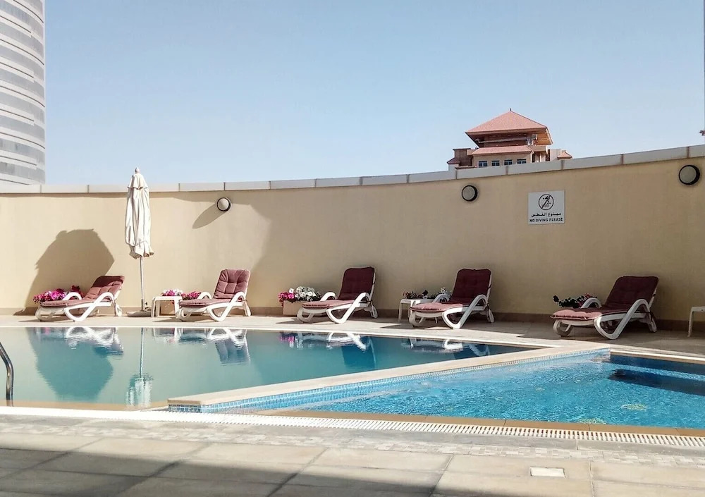 Warm & Striking Studio Apartment in the Heart of Jlt!