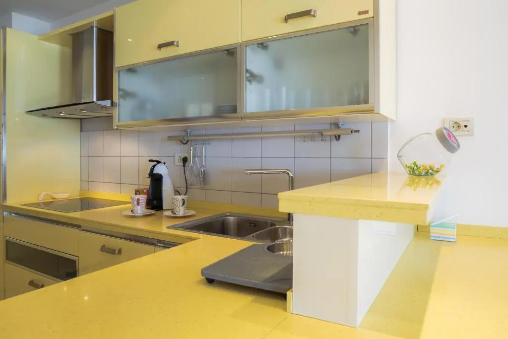 Seaside Apartment Gold 1row
