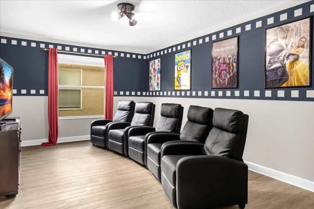 6 Bd 5 Ba Paradise Palms 8852 Cp
