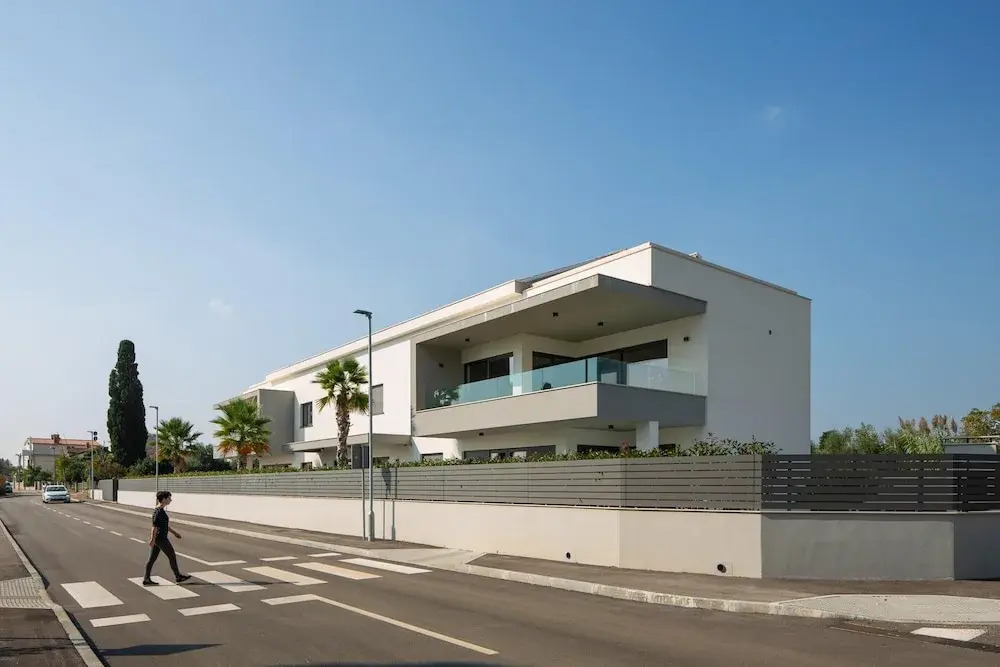 Luxury Apartment With Private Pool, Near the Beach and Close to Pula