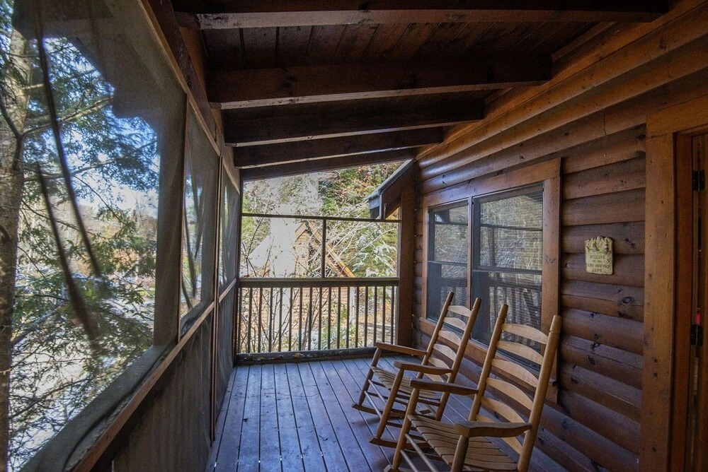 Er 226 - Locker's Mountain Hideaway Great Location - Close To Town! 2 Bedroom Cabin by RedAwning