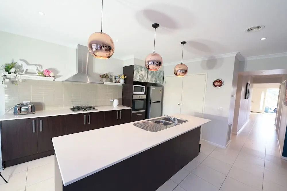 Designer Decor Home with 8Beds at Williams Landing